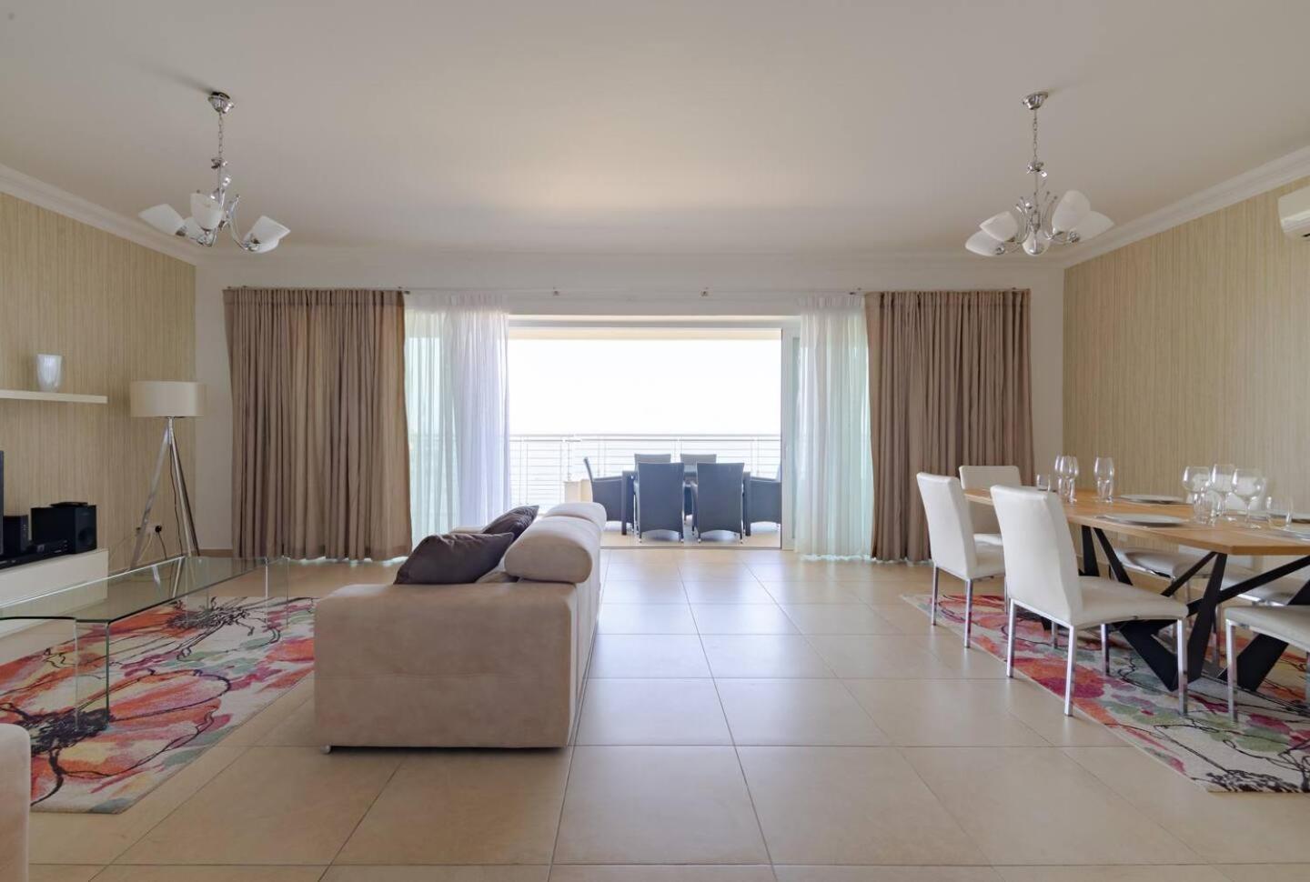 Holiday home Cambridge By Homely